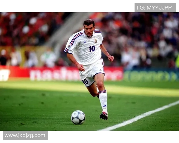 法国足球传奇人物的辉煌历程与影响力探讨 法国足球传奇人物的辉煌历程与影响力探讨