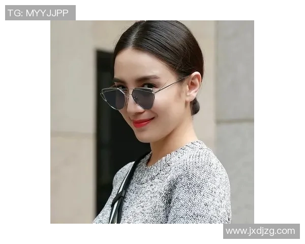 足球明星时尚风采高清展示墨镜造型引领潮流魅力无限 足球明星时尚风采高清展示墨镜造型引领潮流魅力无限